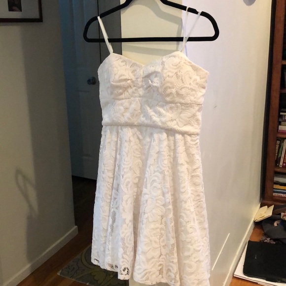 White lace dress - Picture 1 of 4